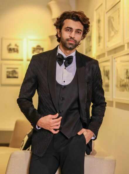 Four-piece Classic shawl lapel Tuxedo Suit in Black